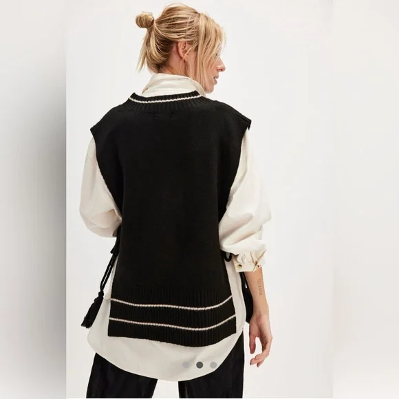 NWT FREE PEOPLE All Star Stripe Poncho In Black MSRP $68 - Picture 2 of 12